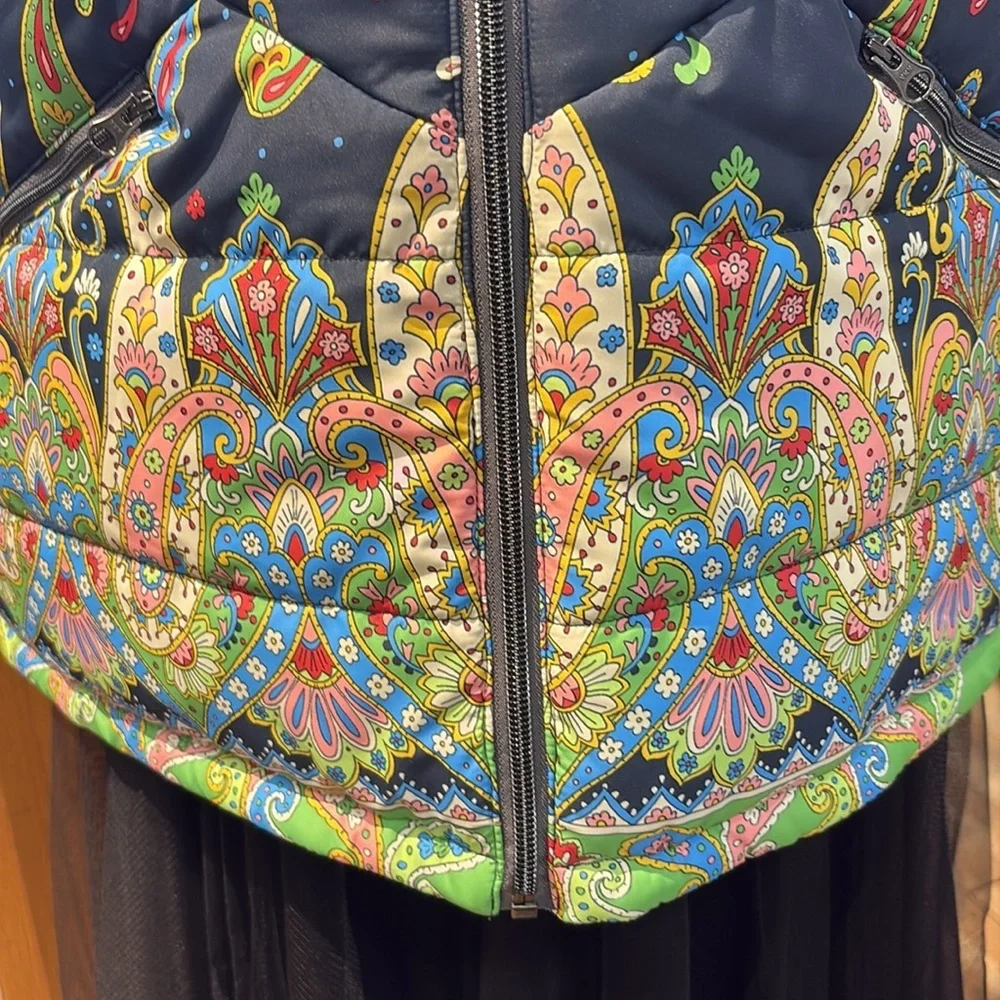Johnny Was Puffy Floral Patterned Vest with Stand-Up Collar . it’s reversible! - Picture 3 of 9